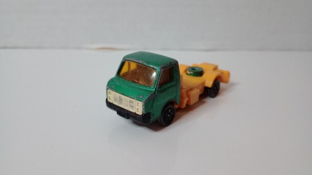 Unbranded Green Semi Truck 1:64 Scale Diecast Toy Vehicle China